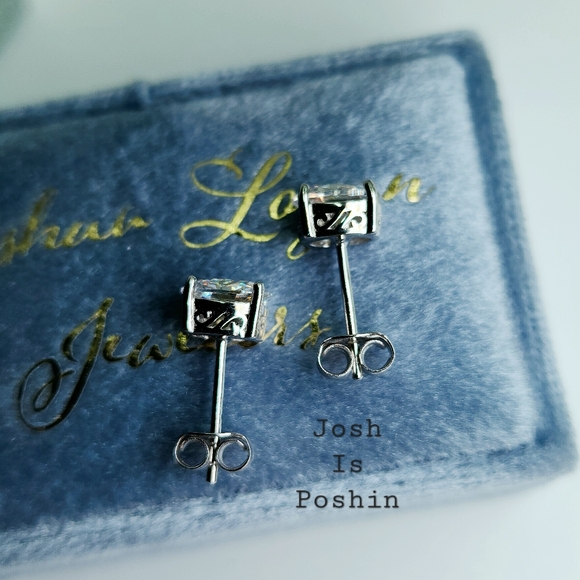 2CTW Oval white diamond stud earrings in sterling silver - Picture 4 of 8